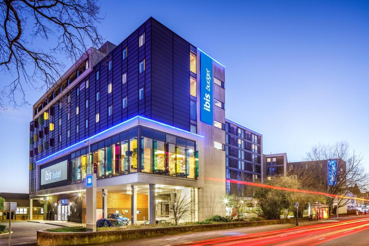 Ibis Budget London Heathrow Central Hounslow Bagian luar foto