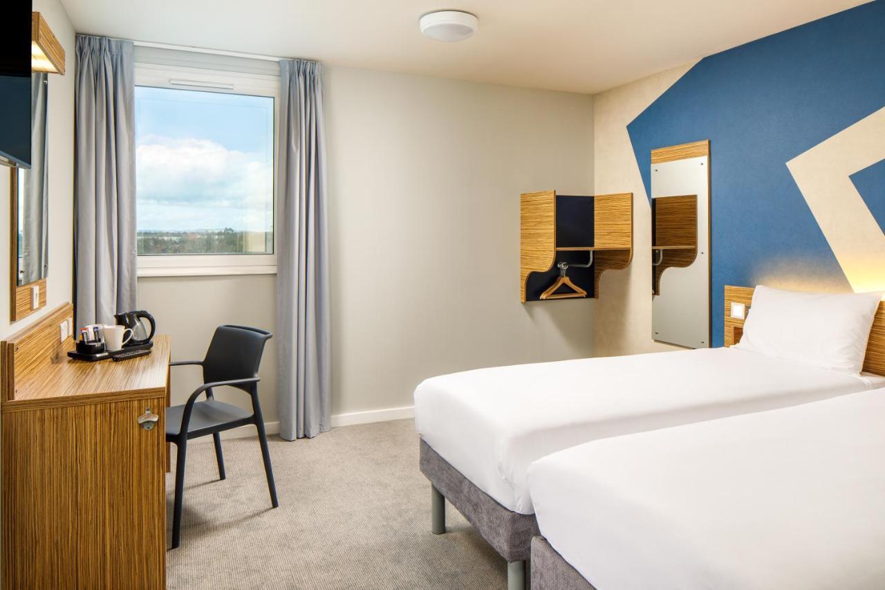 Ibis Budget London Heathrow Central Hounslow Bagian luar foto
