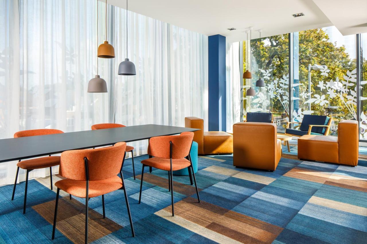 Ibis Budget London Heathrow Central Hounslow Bagian luar foto