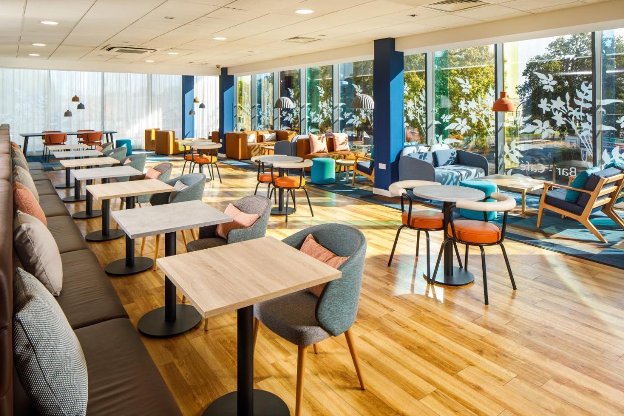 Ibis Budget London Heathrow Central Hounslow Bagian luar foto