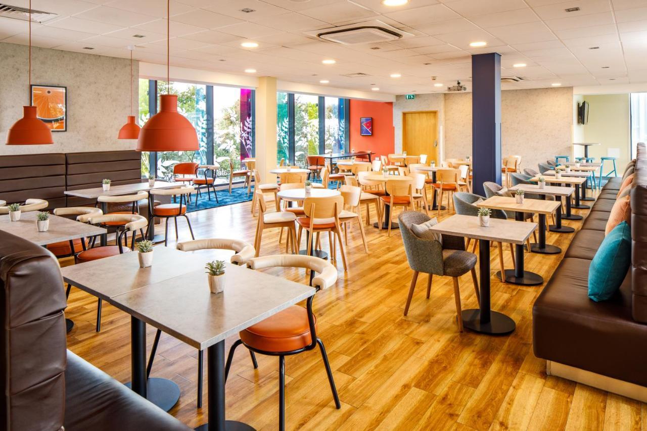 Ibis Budget London Heathrow Central Hounslow Bagian luar foto