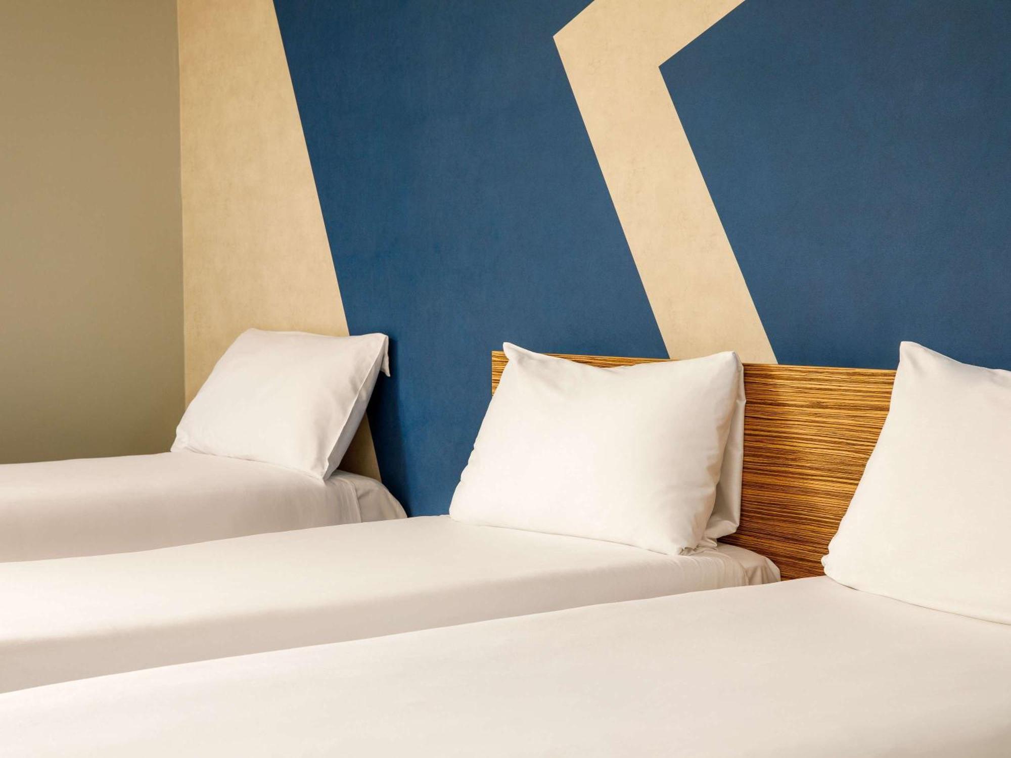 Ibis Budget London Heathrow Central Hounslow Bagian luar foto