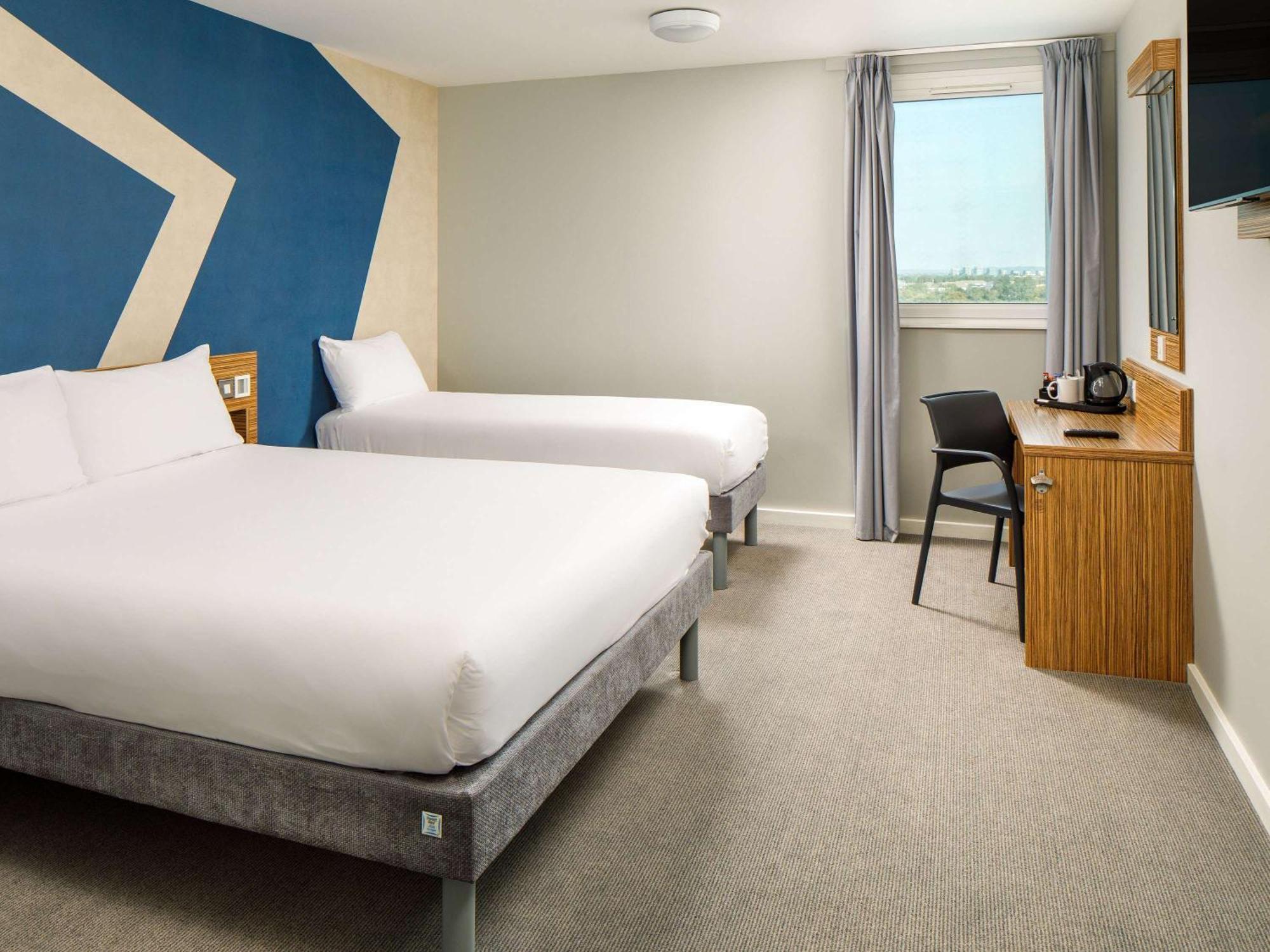 Ibis Budget London Heathrow Central Hounslow Bagian luar foto