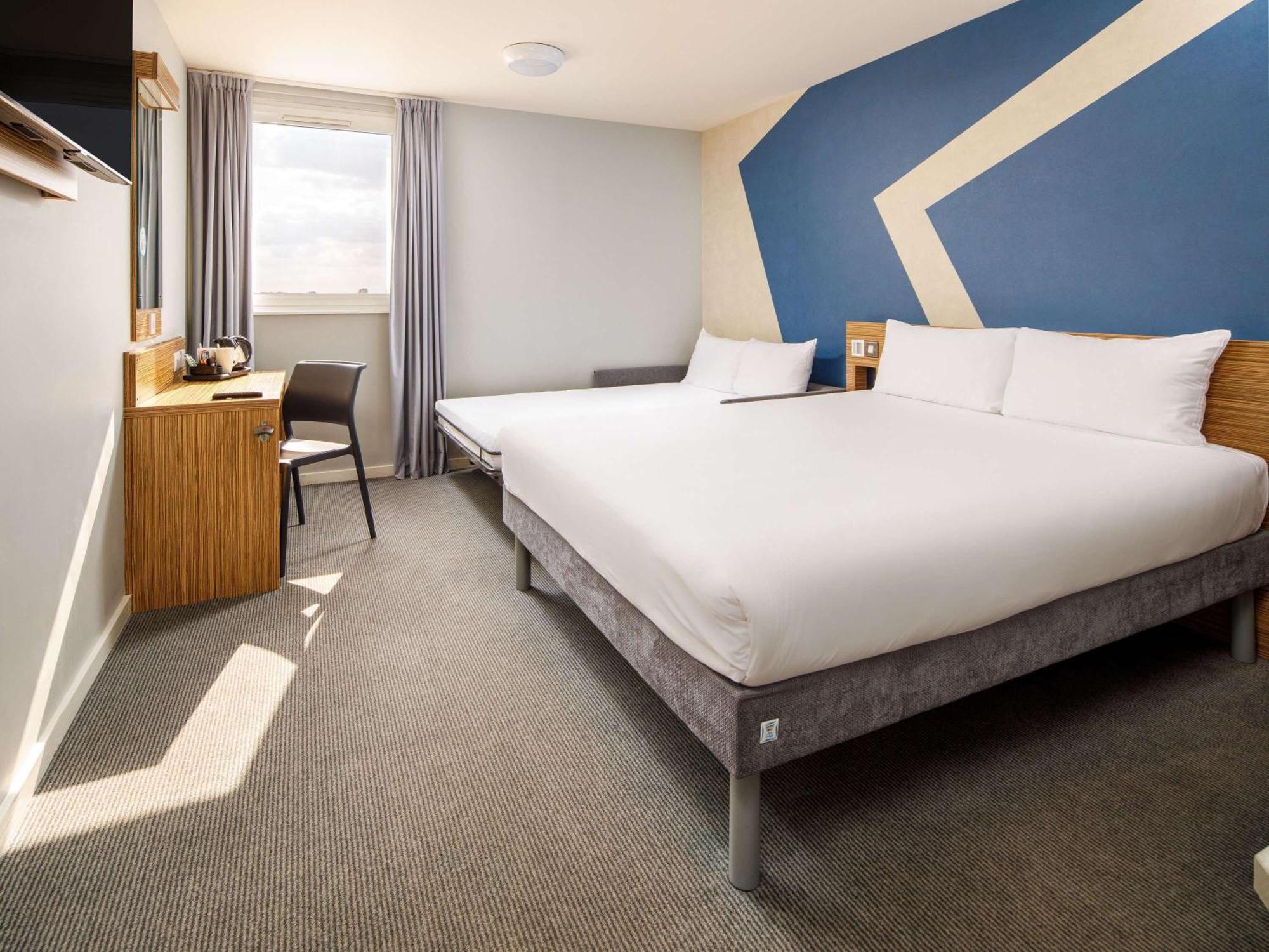 Ibis Budget London Heathrow Central Hounslow Bagian luar foto