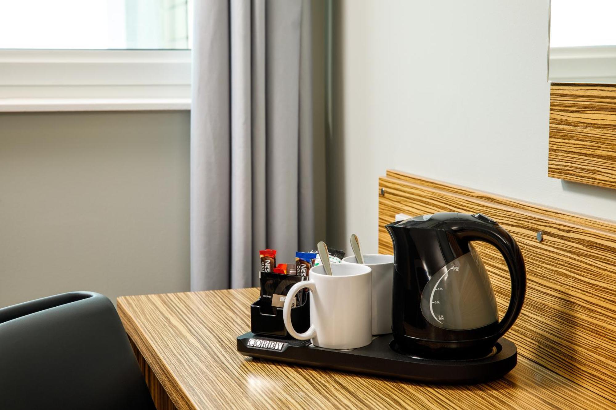 Ibis Budget London Heathrow Central Hounslow Bagian luar foto