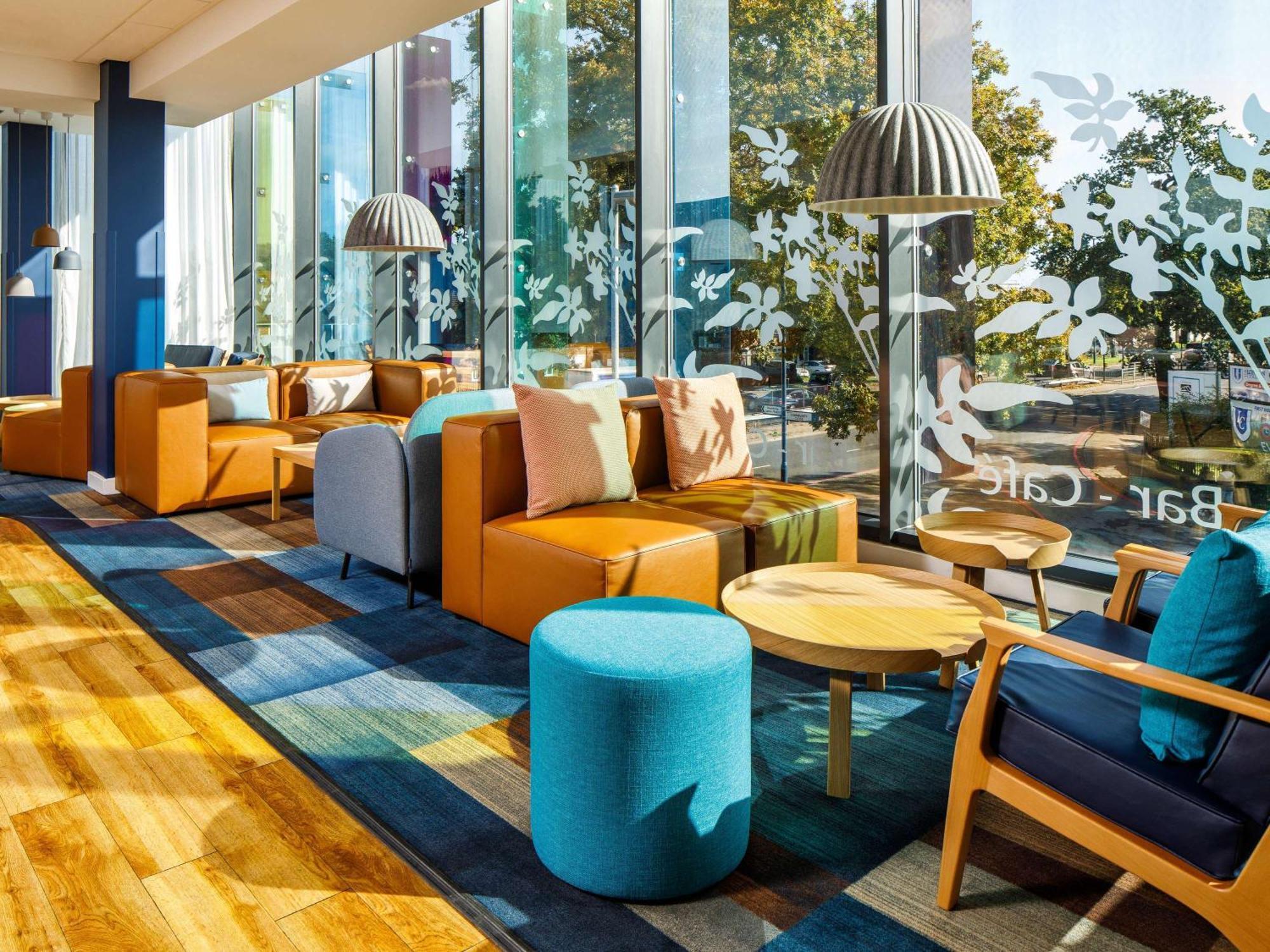 Ibis Budget London Heathrow Central Hounslow Bagian luar foto